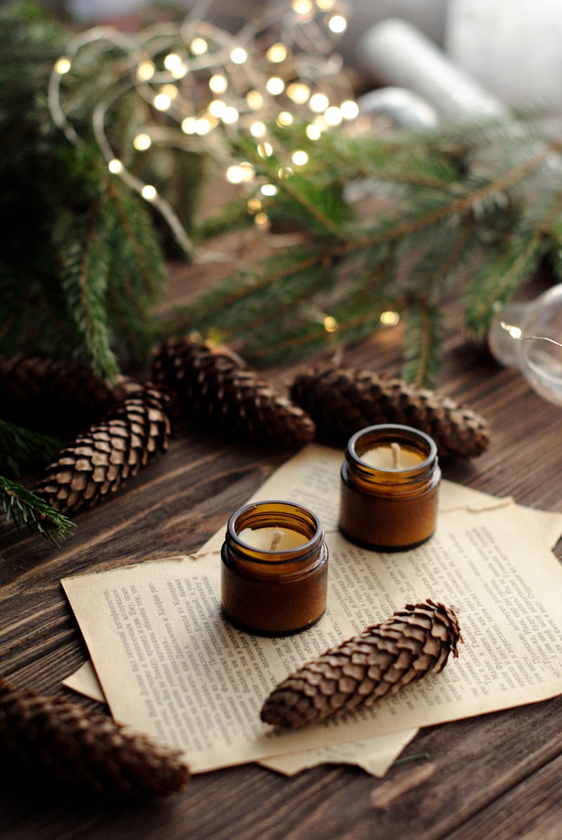 Pale candle with tea and pear notes