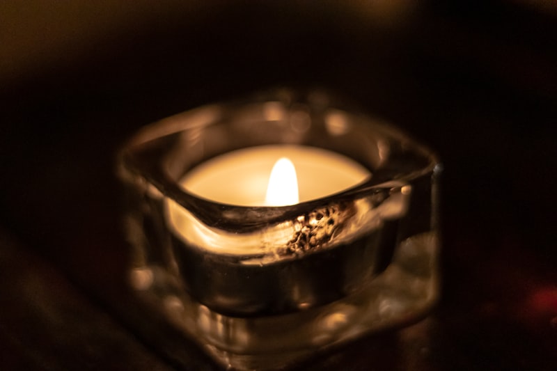 Warm brown candle with butter and fig