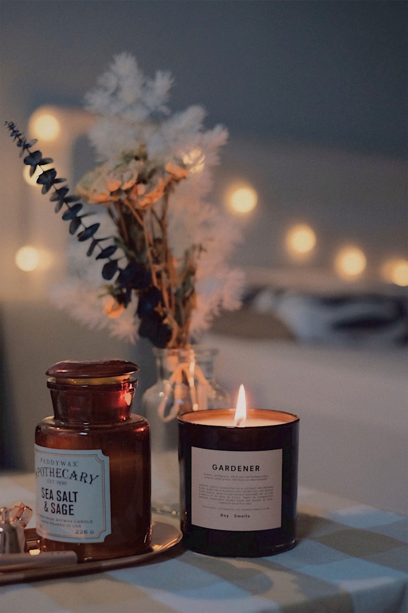 Soft white candle with jasmine notes