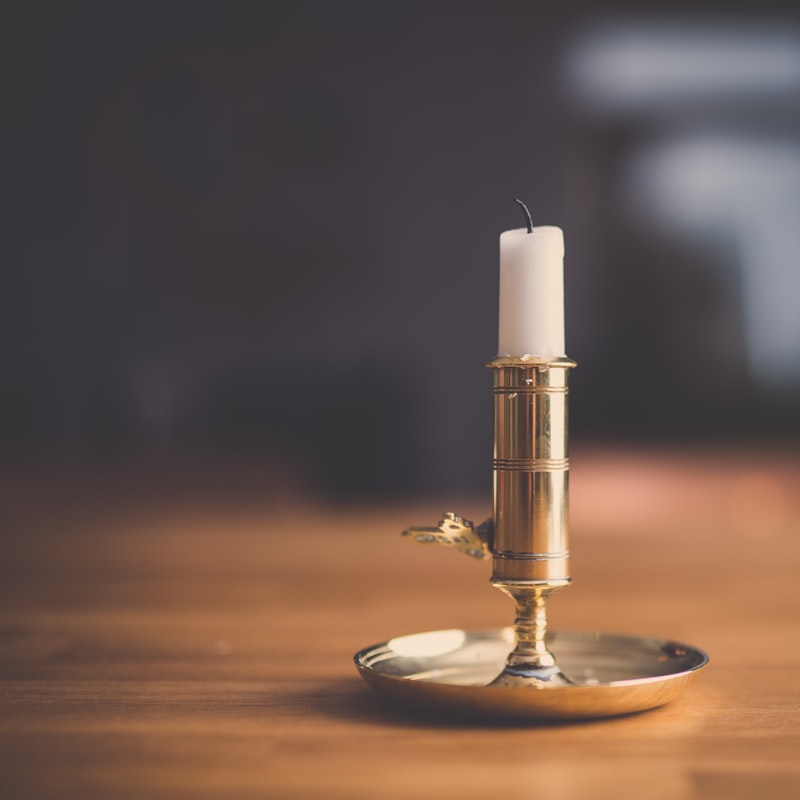 Amber glass jar candle with a fig-and-cedar scent